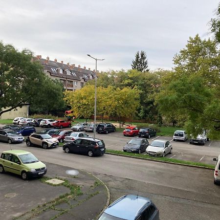 Belvarosi Classic Apartman 85 Square Meters Szombathely Bagian luar foto