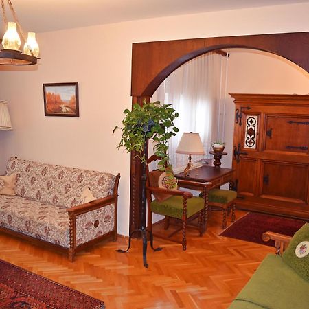 Belvarosi Classic Apartman 85 Square Meters Szombathely Bagian luar foto