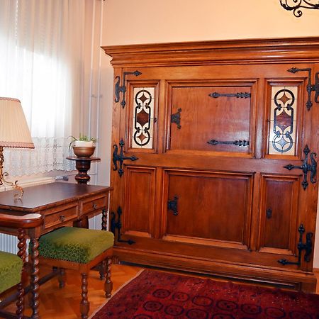 Belvarosi Classic Apartman 85 Square Meters Szombathely Bagian luar foto