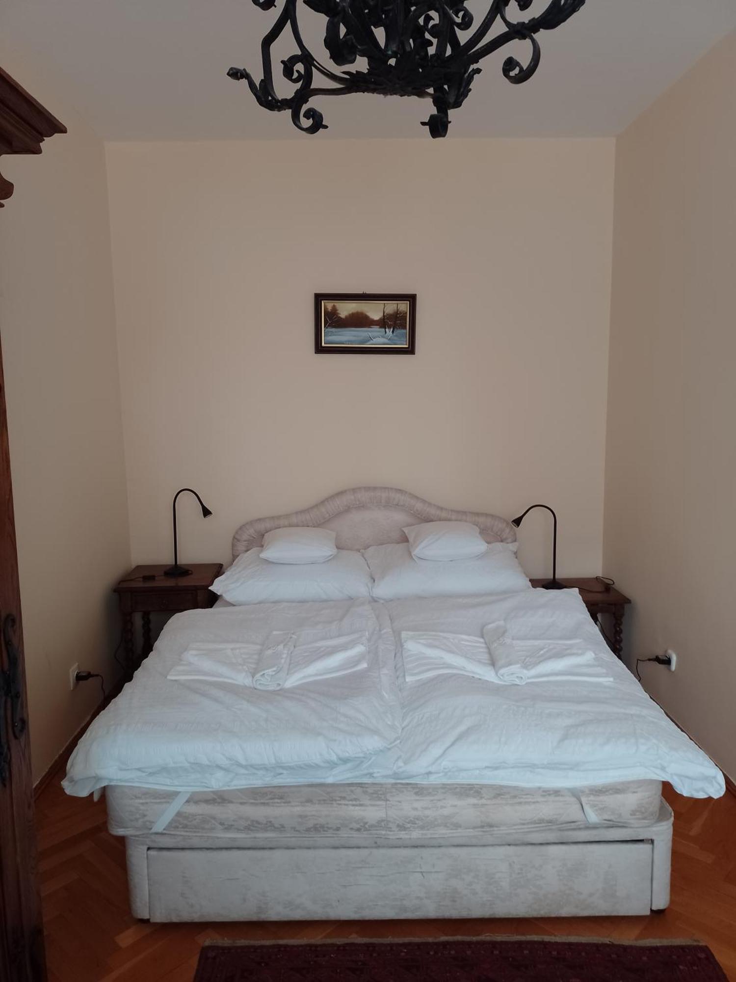 Belvarosi Classic Apartman 85 Square Meters Szombathely Bagian luar foto
