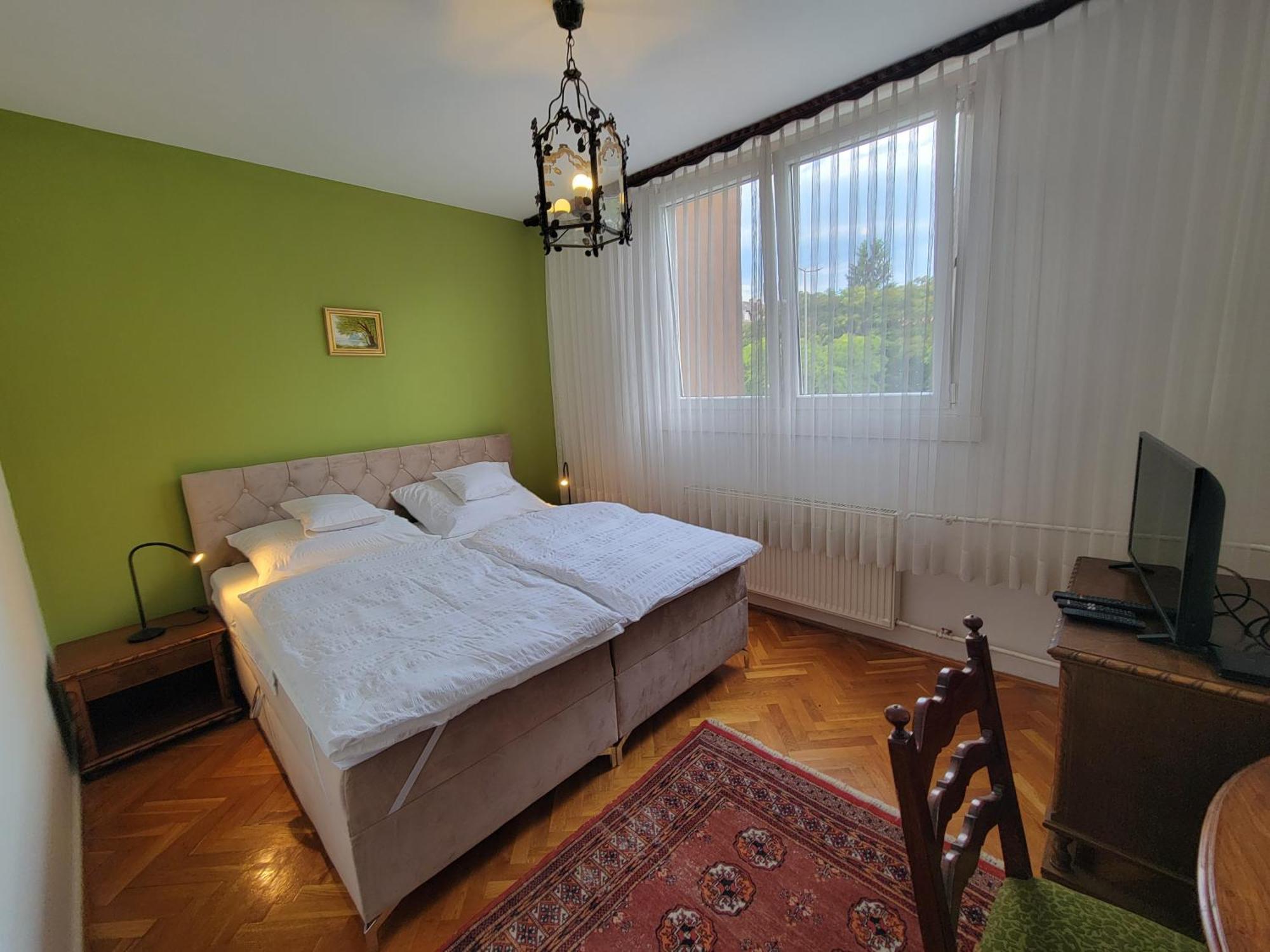 Belvarosi Classic Apartman 85 Square Meters Szombathely Bagian luar foto