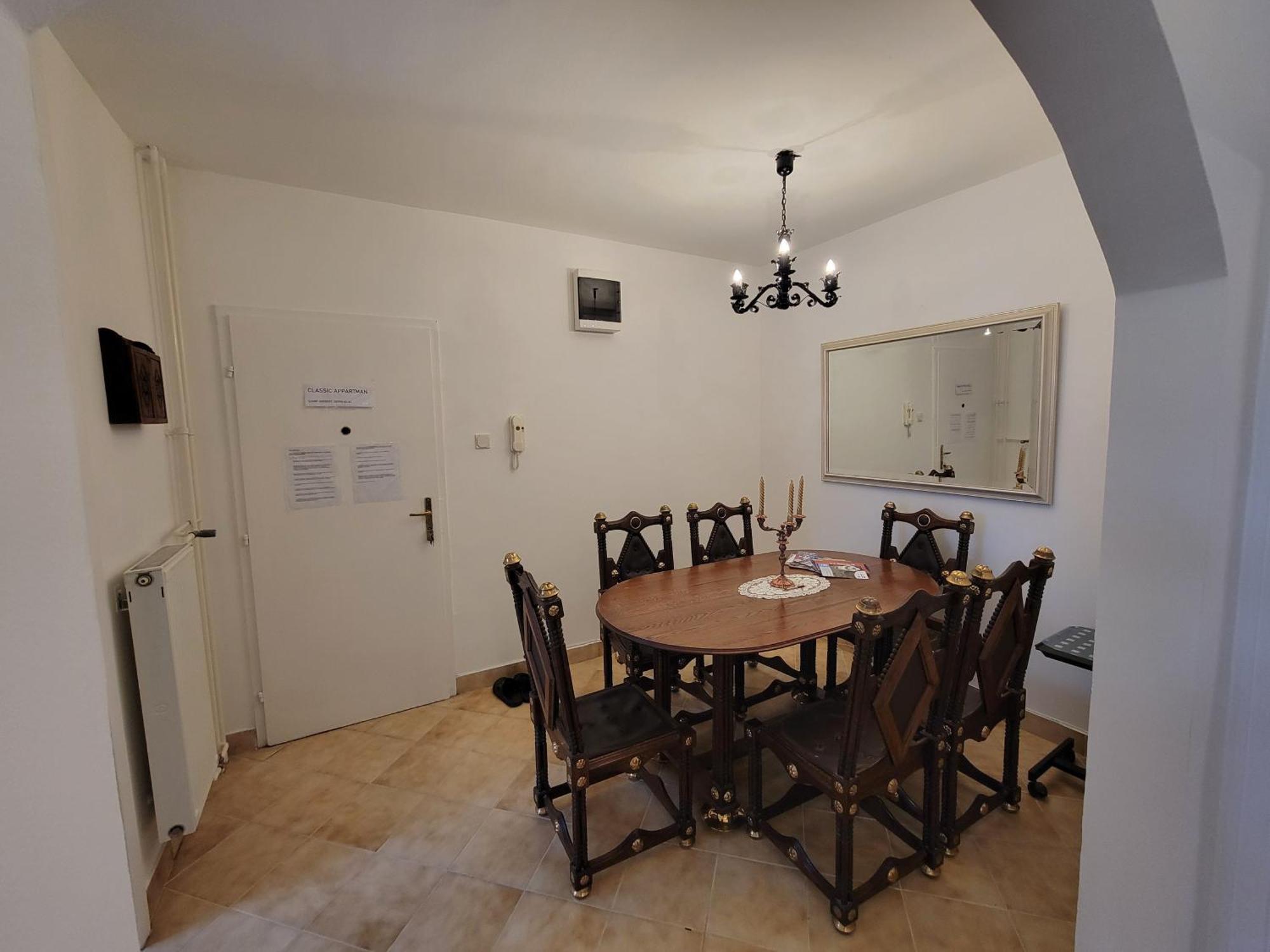 Belvarosi Classic Apartman 85 Square Meters Szombathely Bagian luar foto