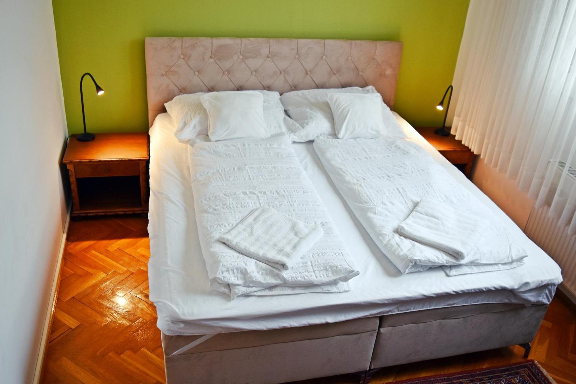Belvarosi Classic Apartman 85 Square Meters Szombathely Bagian luar foto