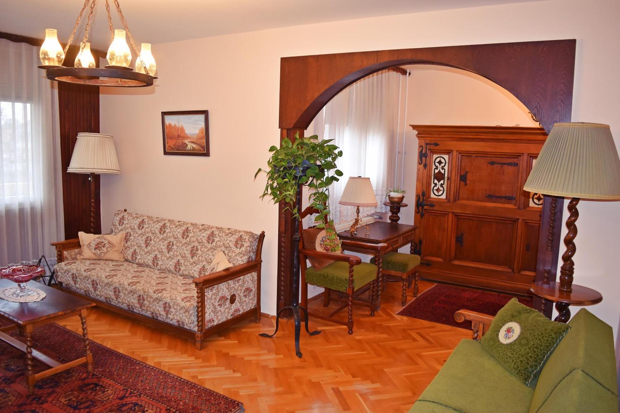 Belvarosi Classic Apartman 85 Square Meters Szombathely Bagian luar foto