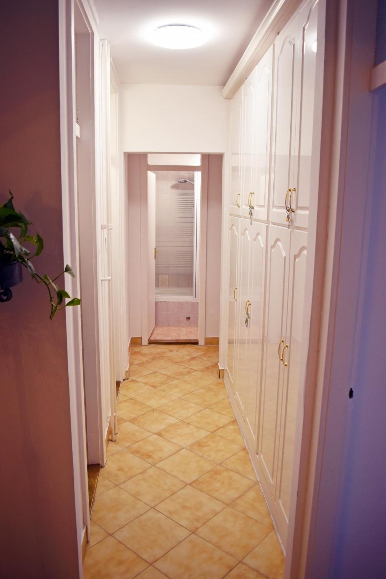 Belvarosi Classic Apartman 85 Square Meters Szombathely Bagian luar foto