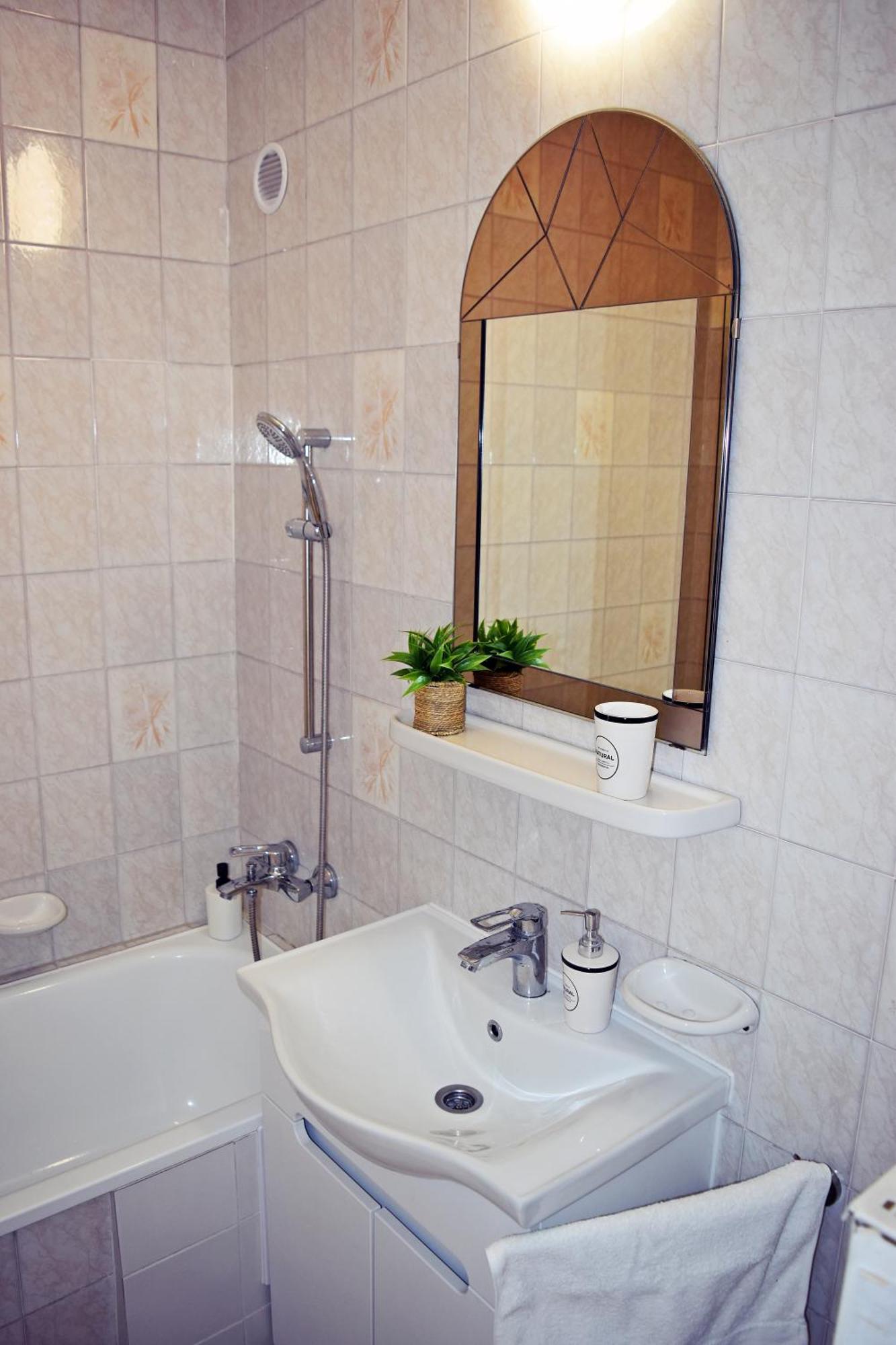 Belvarosi Classic Apartman 85 Square Meters Szombathely Bagian luar foto