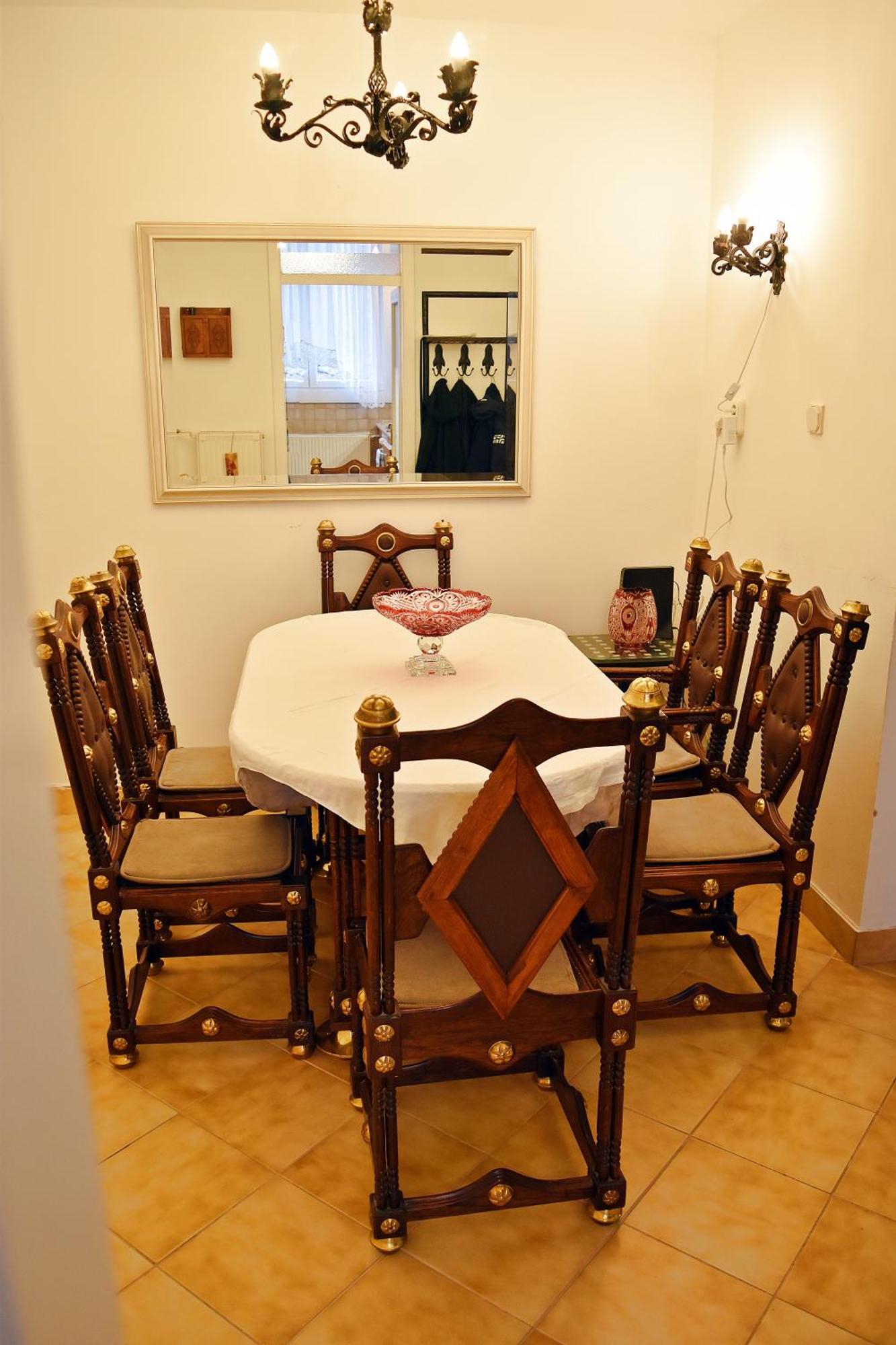 Belvarosi Classic Apartman 85 Square Meters Szombathely Bagian luar foto